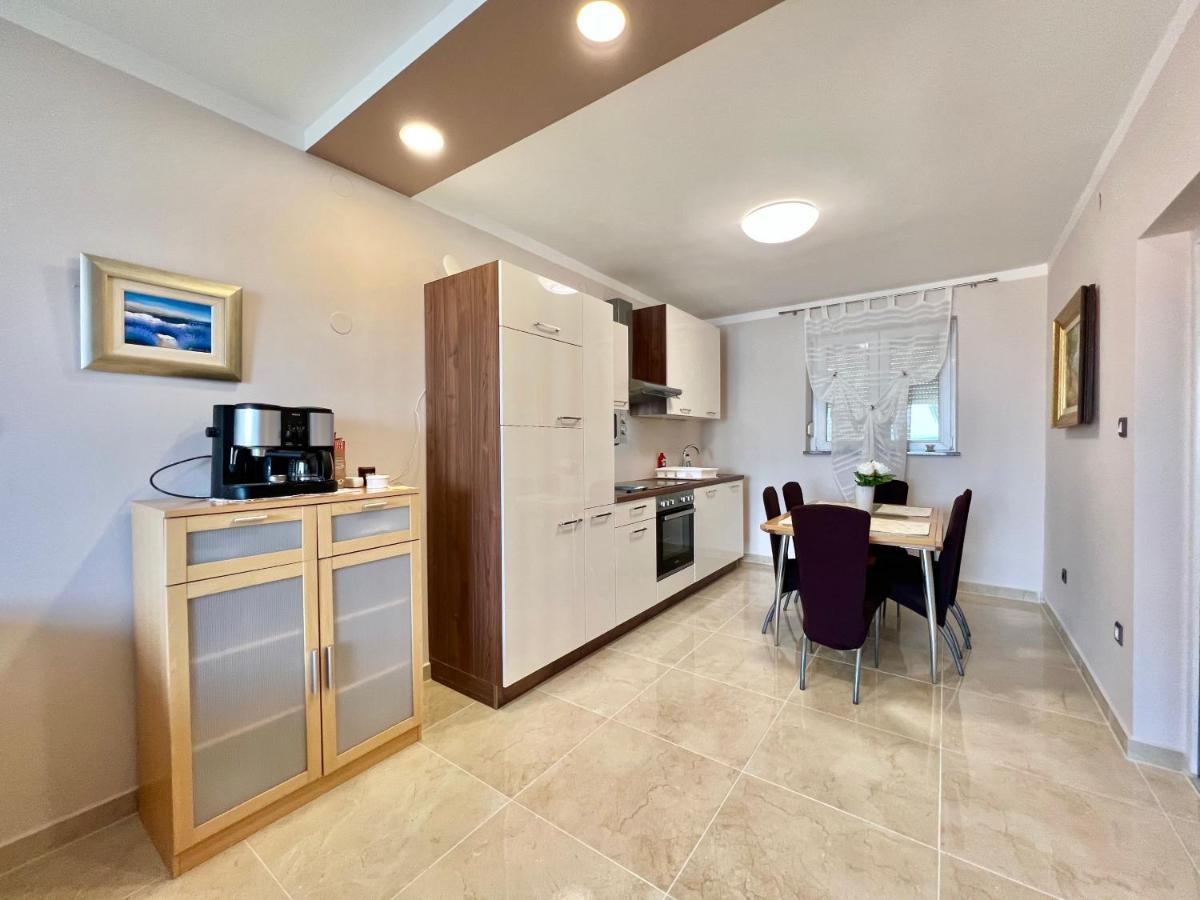 Apartmani Jasminka Dramalj Exteriör bild